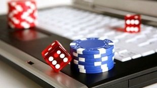 Studio dealer langsung Pretty Gaming di platform mega4d dengan kamera multi-sudut